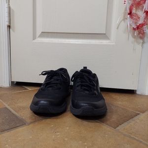 Sneakers 👟  for Men  skechers memory foam color black size 9.5 relaxed  fit